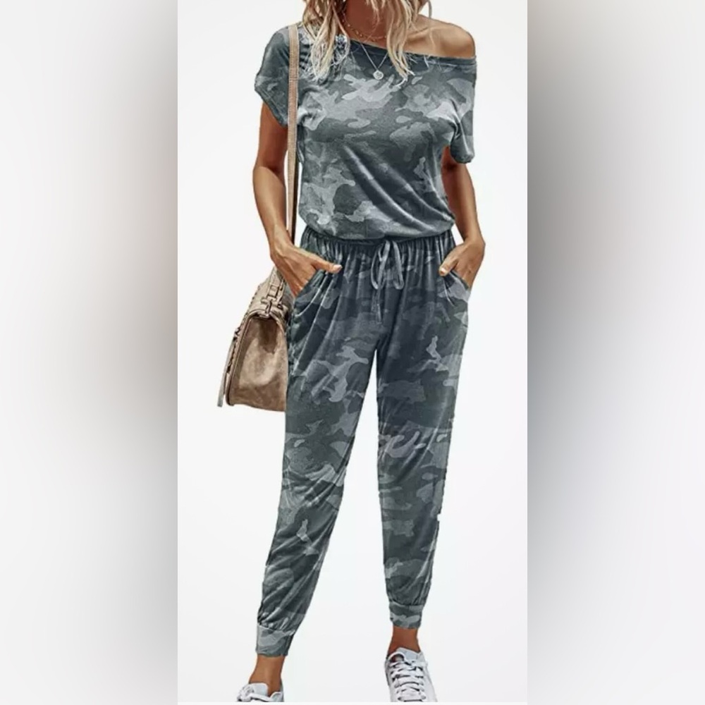 Light Green/Gray Camo Jumpsuit Short Sleeve Off Shoulder Womens Size Medium